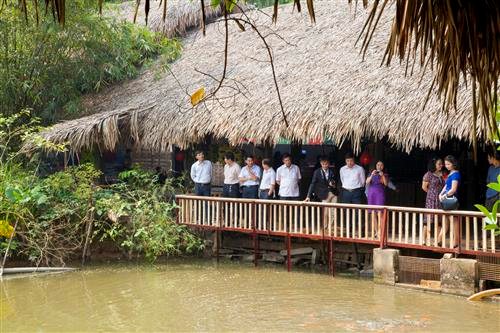 Làng nhà sàn dân tộc Thái Hải (Thái Nguyên)